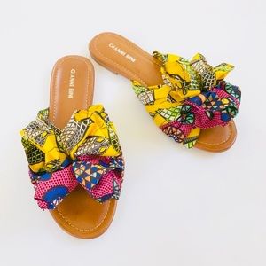 New Gianni Bini Dakeena Flower Pom Slide Sandals